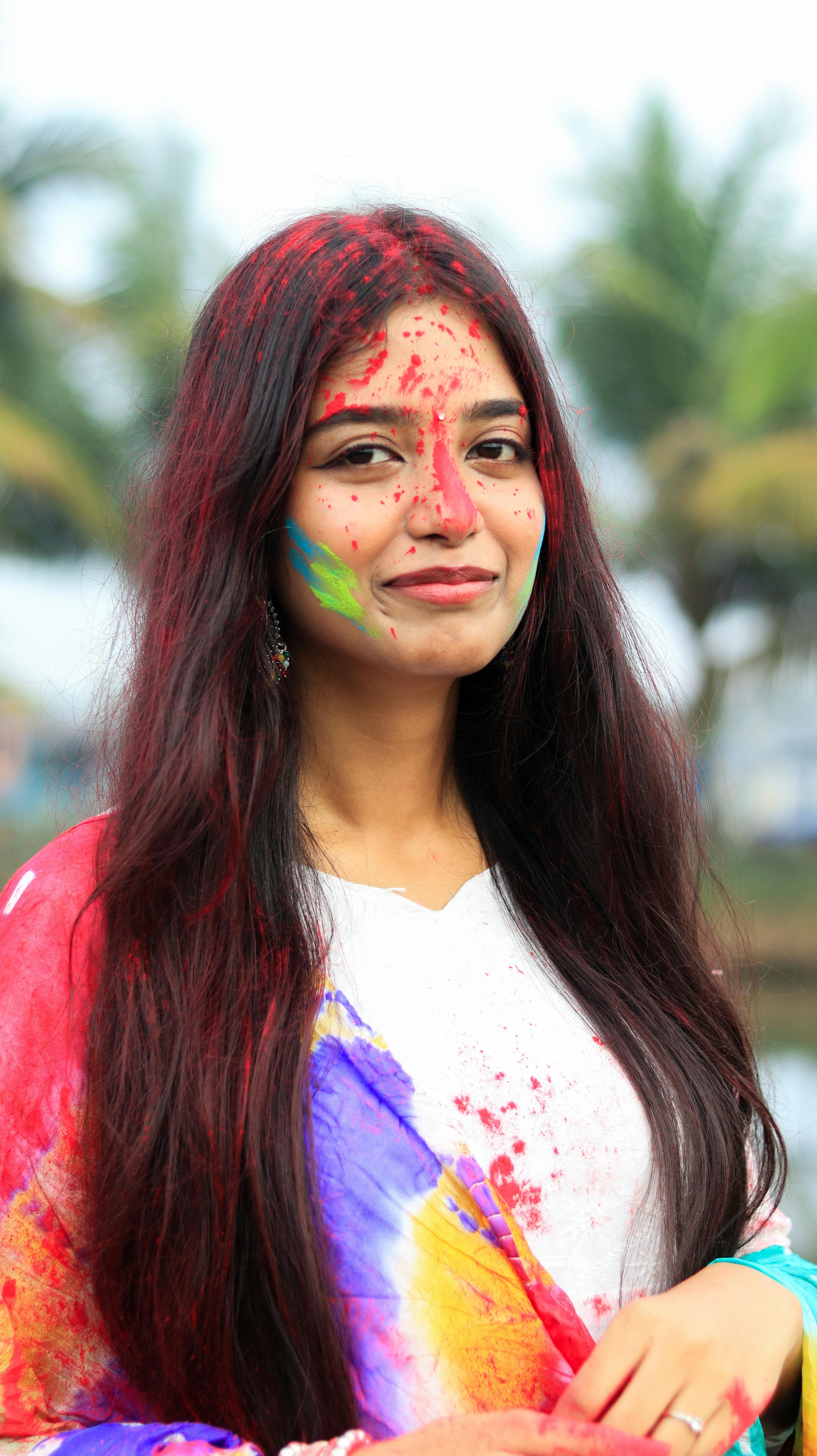 热门推荐封面图：人物与城市光影